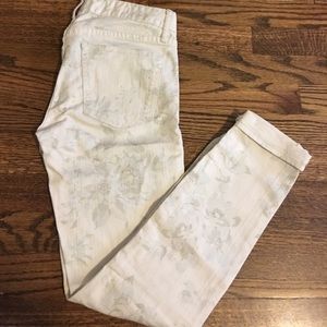 GAP White Floral Jeans - Size 25 🌼